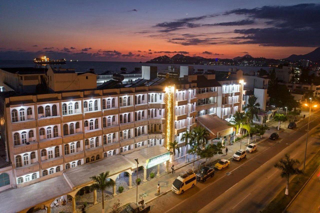 Hotel Fiesta Mexicana Манзанило Екстериор снимка
