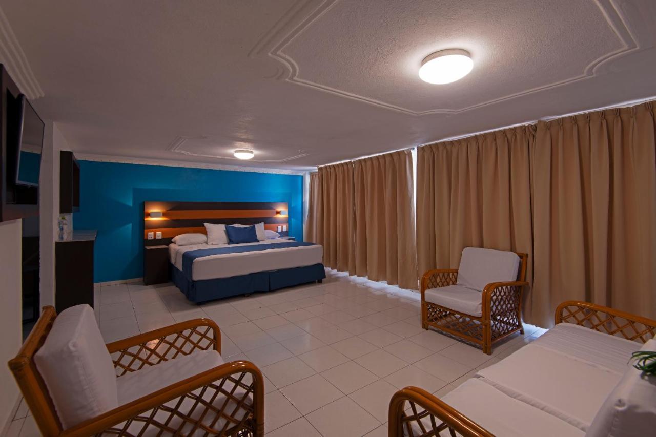 Hotel Fiesta Mexicana Манзанило Екстериор снимка