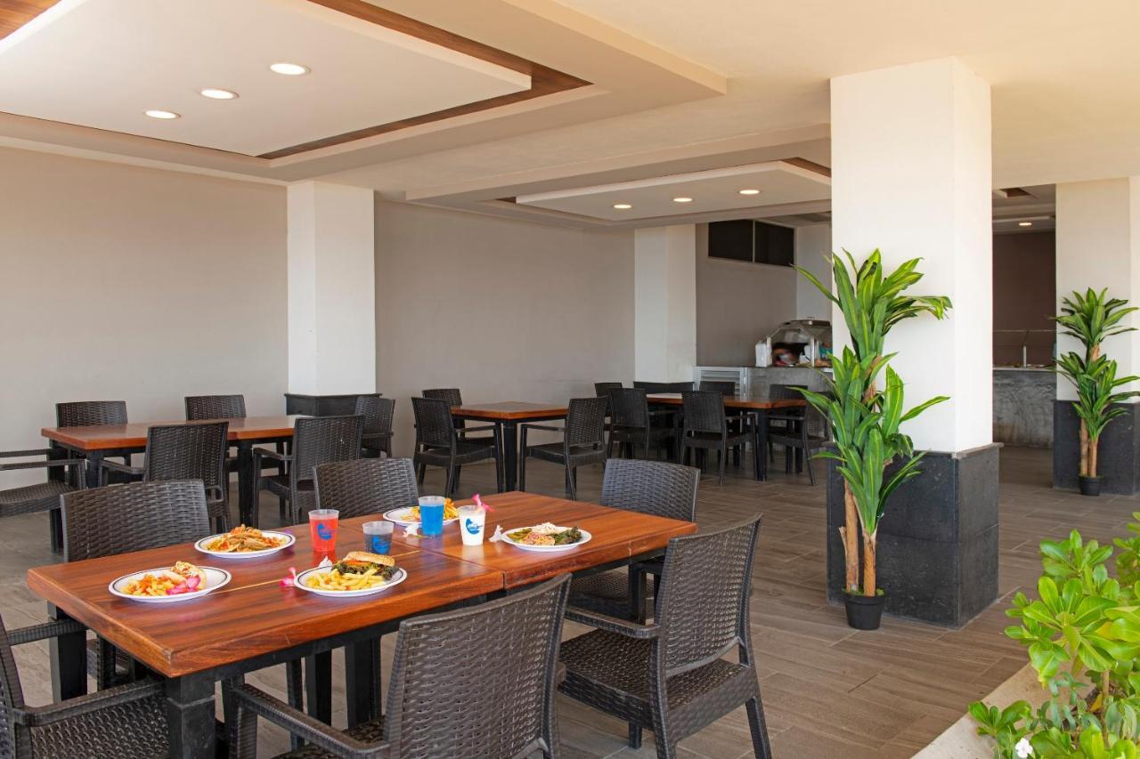 Hotel Fiesta Mexicana Манзанило Екстериор снимка