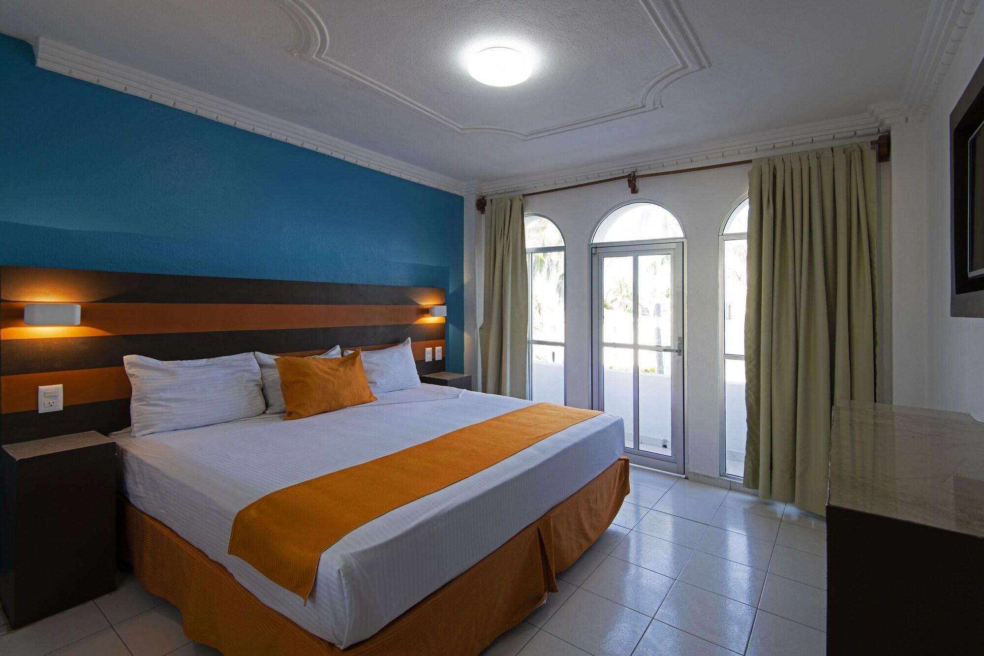 Hotel Fiesta Mexicana Манзанило Екстериор снимка