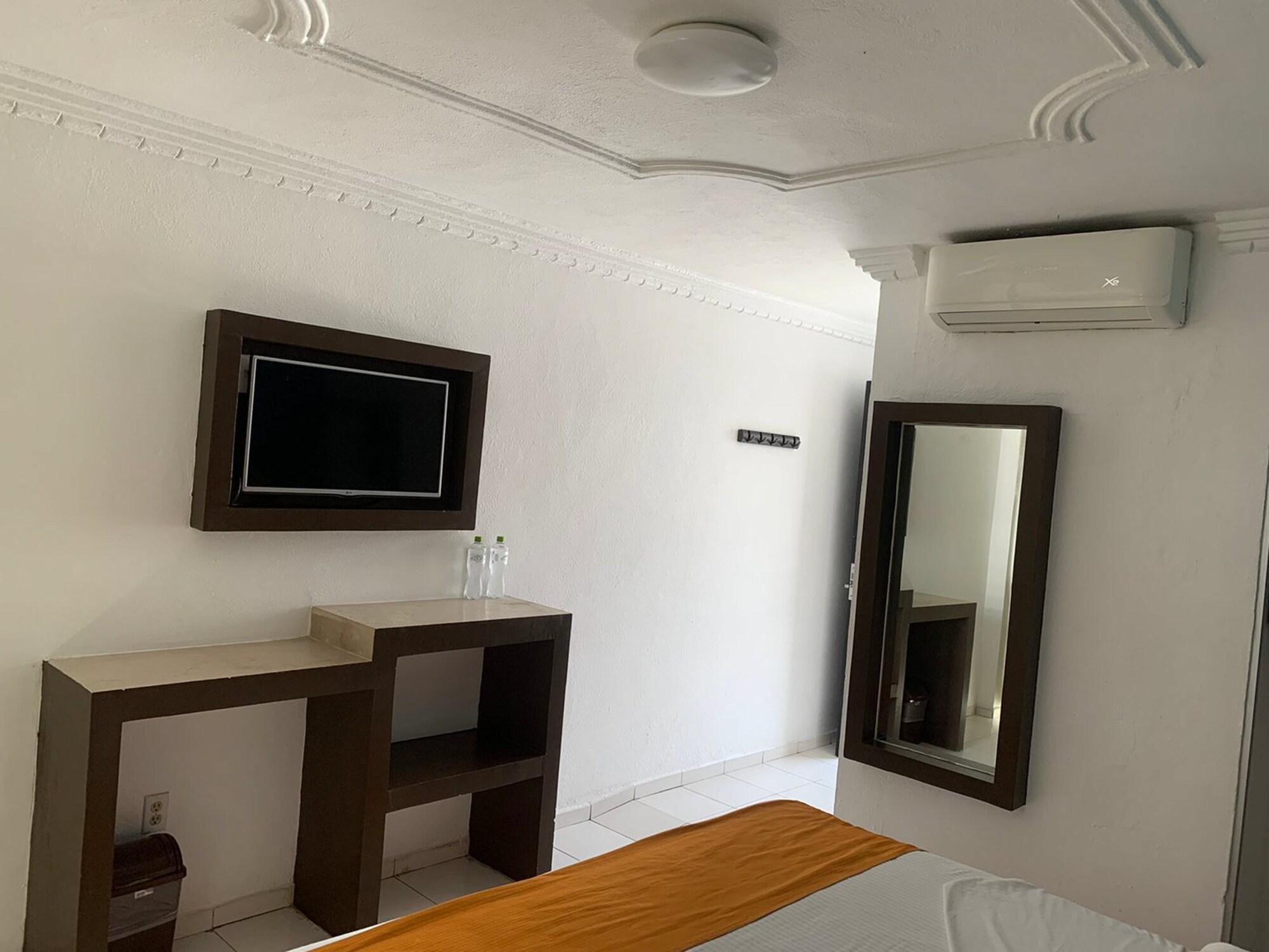 Hotel Fiesta Mexicana Манзанило Екстериор снимка