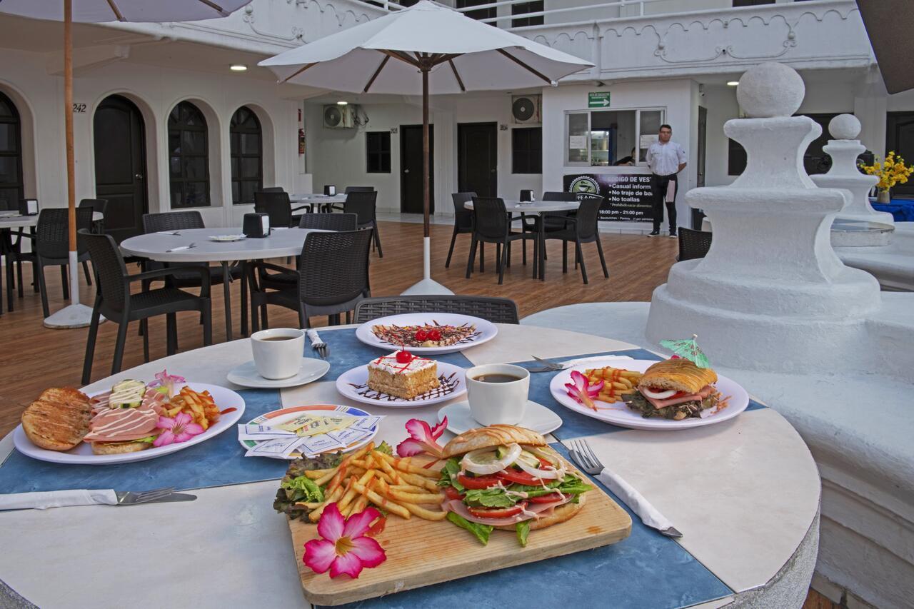 Hotel Fiesta Mexicana Манзанило Екстериор снимка