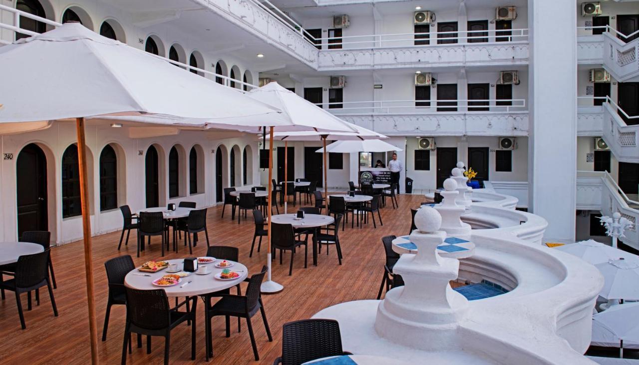 Hotel Fiesta Mexicana Манзанило Екстериор снимка