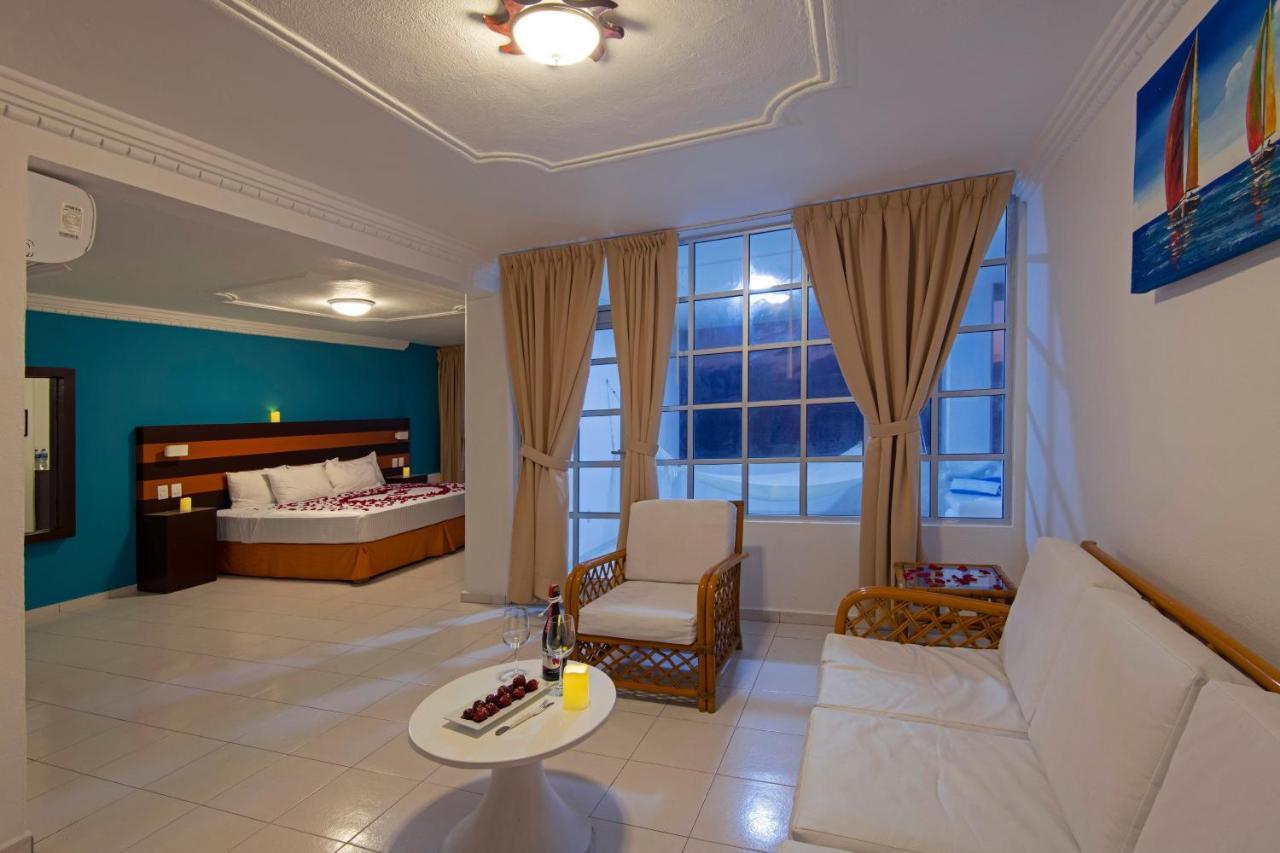 Hotel Fiesta Mexicana Манзанило Екстериор снимка
